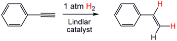 苯乙炔在林德拉催化剂存在下加氢得到苯乙烯。