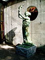 约克大学新修的民主女神像（2012年6月4日揭幕）