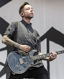 Martin performing with Good Charlotte in 2017