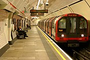 伦敦地铁是世界上首个地下铁路系统