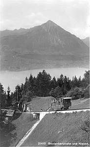 Funicular with Niesen in the background (postcard sent 1933)