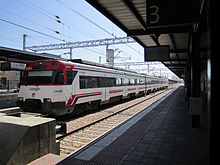 Unit 447 providing the Regional service between León and Gijón, at the provisional station of León.