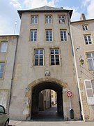 蒂永维尔城堡（法语：Château de Thionville）正门