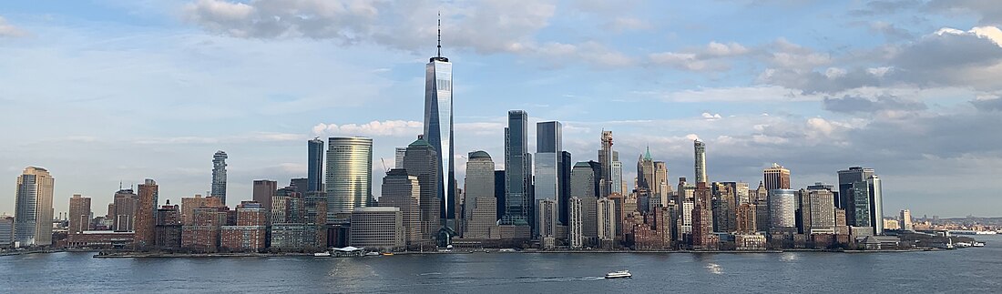 Lower Manhattan from Jersey City March 2019 Panorama.jpg