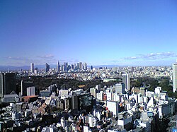 从山王公园塔俯瞰赤坂御用地（图中央处之绿地，摄于2009年）