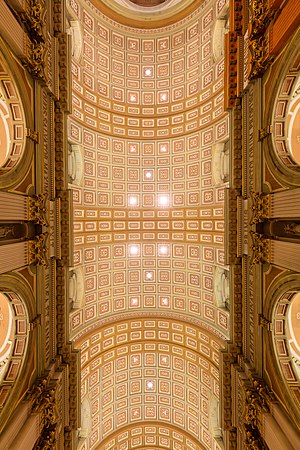 圣母世界之后主教座堂的天花板。该教堂位于加拿大蒙特利尔，2000年被认定为加拿大国家历史遗址。