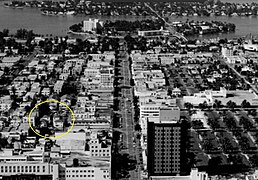 West aerial view in 1956, the mediterranean style balcony on the second floor and the penthouse on third floor are clearly visible.