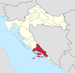 斯普利特-达尔马提亚县（红色） 在克罗地亚（米色）版图上的位置