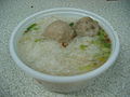 台湾貢丸米粉湯，結合新竹的兩項特產：貢丸與米粉。