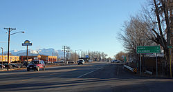 Looking east along U.S. Route 160 (Santa Fe Avenue) in Alamosa East.