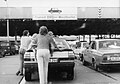 1986年的普拉伯检查哨，旅行者推汽车以节省汽油