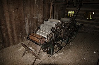 19th-century ox-powered double carding machine