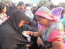 Hindu-Muslim women Pilgrims exchanging Rotis,at svarana Tank,Nellore