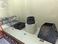 昌吉市清代粮仓遗址博物馆展出的木斗与斛