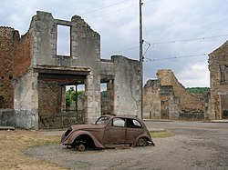 格拉訥河畔奧拉杜爾的車和建築