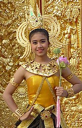 七至十四世纪时泰古国罗涡的传统服饰