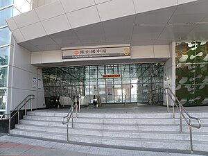 凤山国中站3号出口