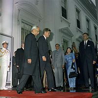 President John F. Kennedy and President Dr. Sarvepalli Radhakrishnan. Fori Nehru in blue saree (1963)
