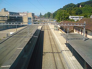 Double track, platforms, and a station building to the right