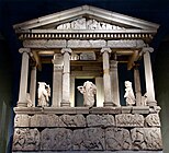 涅瑞伊得斯纪念碑，公元前390年。