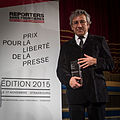 Image 37Cumhuriyet's former editor-in-chief Can Dündar receiving the 2015 Reporters Without Borders Prize. Shortly after, he was arrested. (from Freedom of the press)