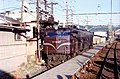 在京都站留置线等待的“因幡”（与纪伊串挂）EF58形电力机车（1978年）