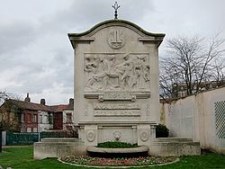 Monument to those killed in the explosion at 18 ponts.Photograph courtesy Velvet.
