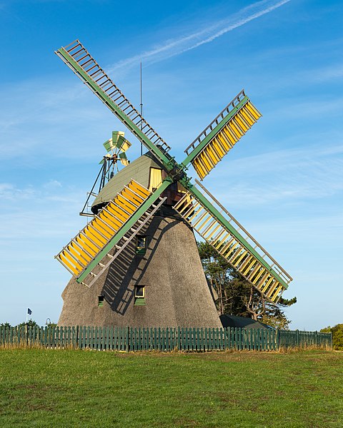 图为内贝尔附近的阿姆鲁姆风车，是北弗里西亚群岛阿姆鲁姆的历史建筑和地标。