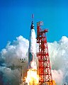 水星计划的友谊7号，载有宇航员约翰格伦，所使用的火箭正是宇宙神运载火箭