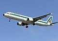 Green cheatline on an Alitalia Airbus A321