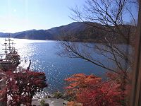 从缆车内俯瞰芦之湖的景色 （摄于2008年11月20日）