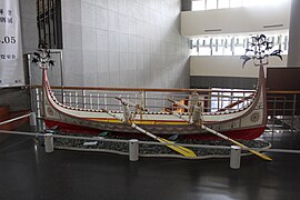 4-person tatara at a museum in Taiwan with the moron-no-tatara and oars attached