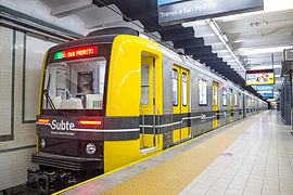 A 200 Series train at Plaza de Mayo