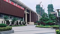 福州八中三江口校区科技楼与教学楼的图片。