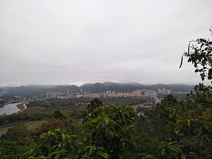 由西林公园眺望龙门县县城。
