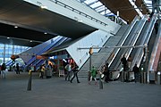 Station hall with escalators and metro platform (2007)