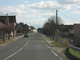 The road into Châtel-de-Neuvre