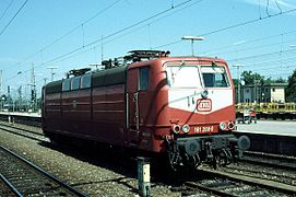 采用东方红色涂装的181 208号机车于斯图加特