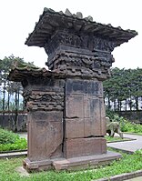 A stone-carved pillar-gate, or que (闕), 6 m (20 ft) in total height – the tomb of Gao Yi in Ya'an, Eastern Han[395]