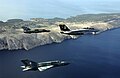 米格-21战斗机和美国海军的F-14雄猫式战斗机编队飞行