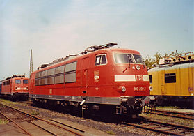 采用交通红涂装的103 233-3号机车