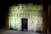 莱夫卡迪亚审判墓（英语：Tomb of Judgement, Lefkadia）, 约公元前300年[1]