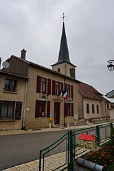 The town hall and church in Laneuvelotte