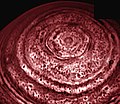 由旅行者1号发现、2006年被惠更斯号确认的土星北极的六边形风暴[25][26][27]