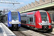 两辆分属于法国国家铁路与卢森堡国家铁路的列车停靠于卢森堡车站