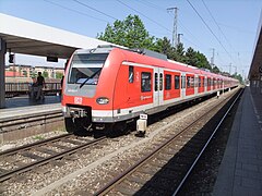 Class 423 on line S2 in München-Laim station