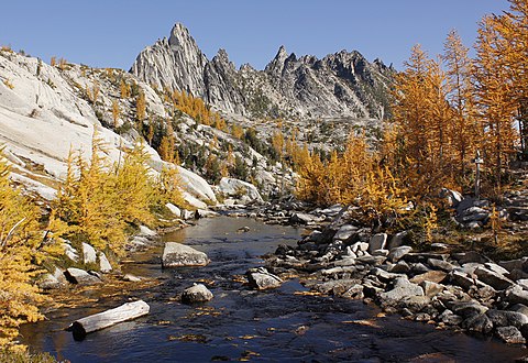 Prusik Peak and The Temple in autumn