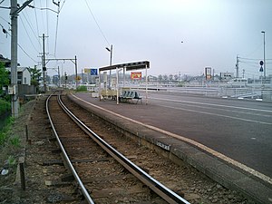 小屋名站站台（2004年5月）
