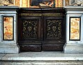 Wooden doors with the Mellini coat-of-arms