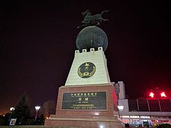 晋城火车站前的“中国优秀旅游城市”碑